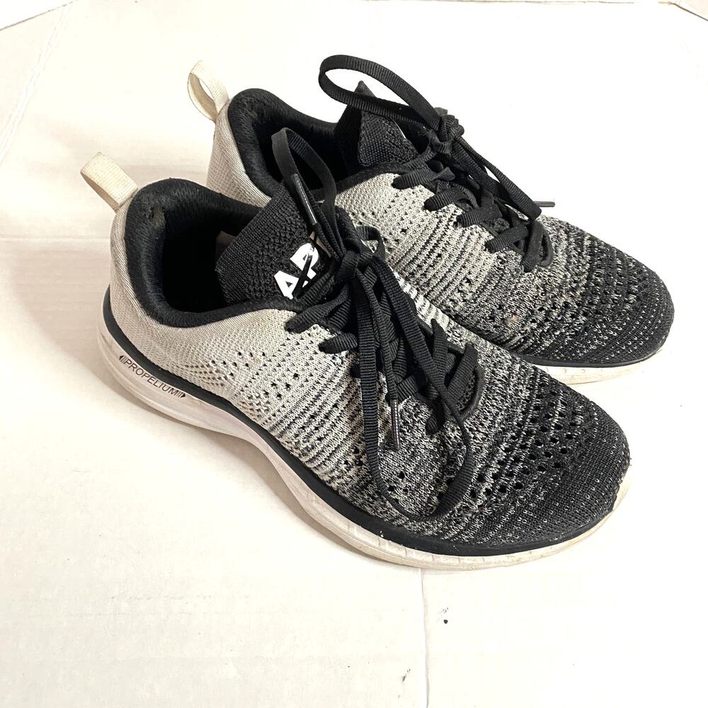 APL Women's Techloom Pro Black to Gray Athleisure Sneakers Lace Up Sz 7